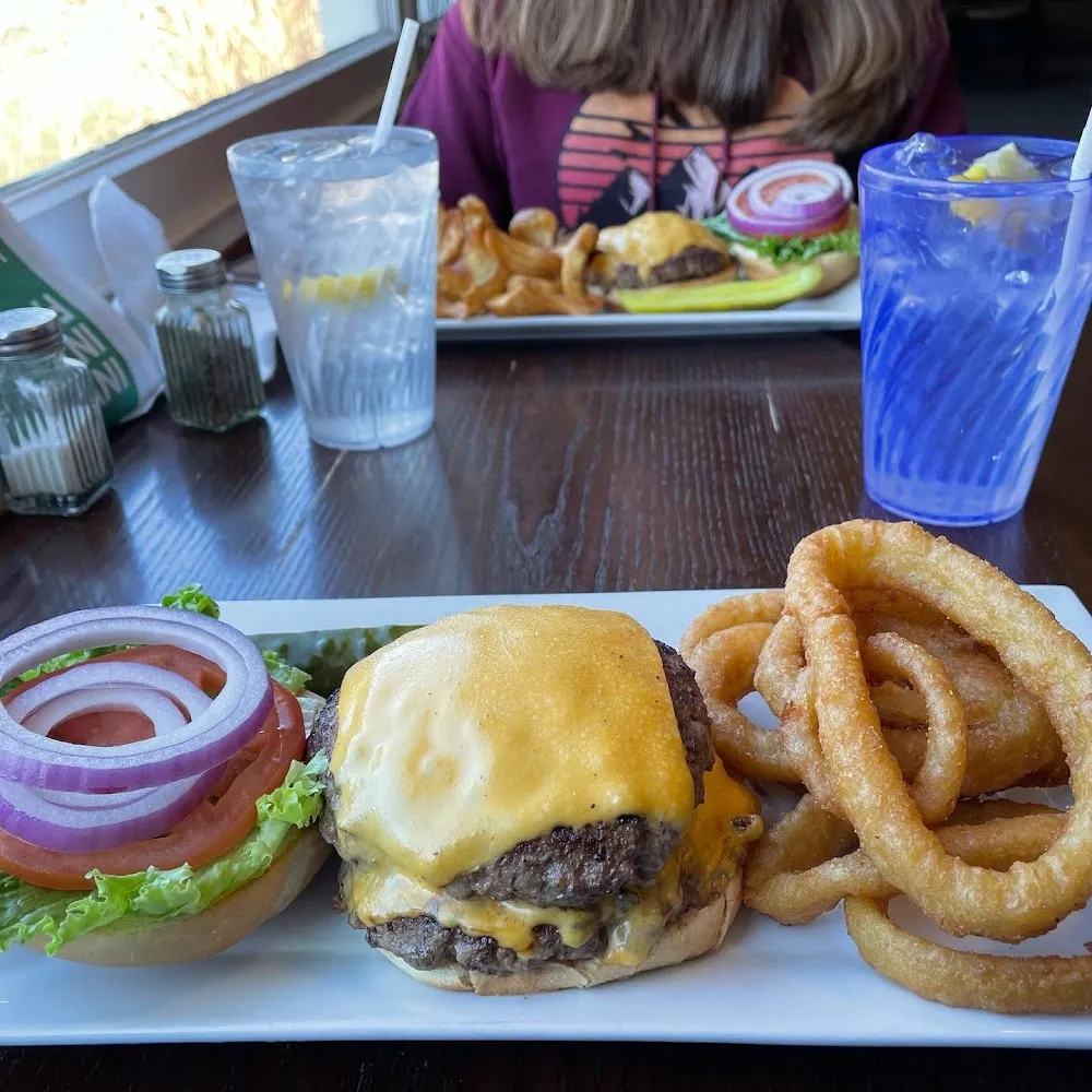 Cheeseburger with Onion Rings
